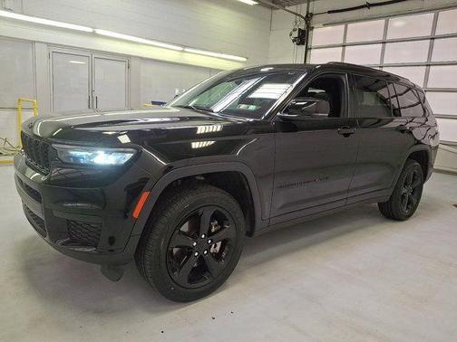 Diamond Black 2023 Jeep Grand Cherokee L Laredo
