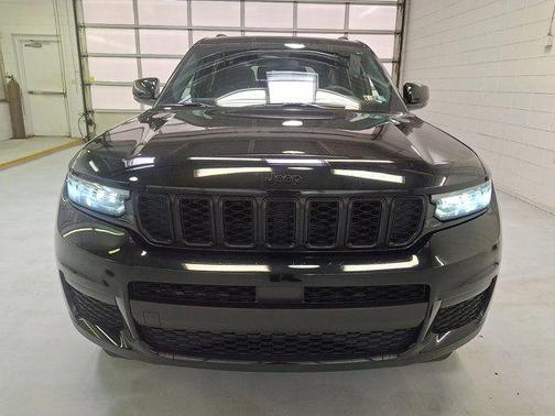 Diamond Black 2023 Jeep Grand Cherokee L Laredo