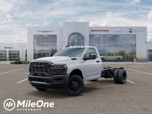 Bright White Clearcoat 2026 RAM 3500 Tradesman/Big Horn