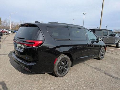 2025 Chrysler Pacifica Hybrid Select