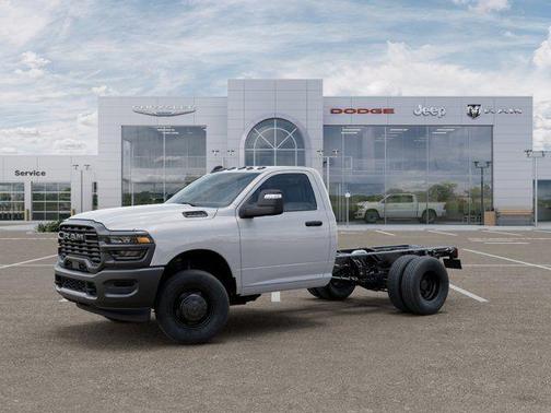 Bright White Clearcoat 2026 RAM 3500 Tradesman/Big Horn