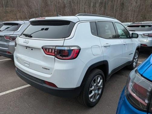 2024 Jeep Compass Latitude Lux