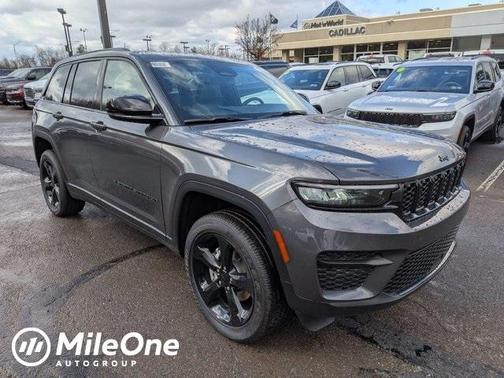 2025 Jeep Grand Cherokee Laredo