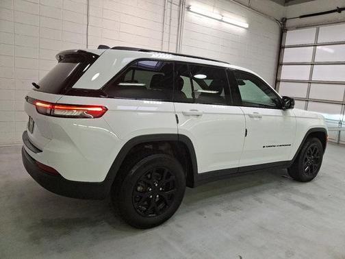 2024 Jeep Grand Cherokee Laredo