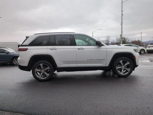 Bright White Clearcoat 2026 Jeep Grand Cherokee Limited