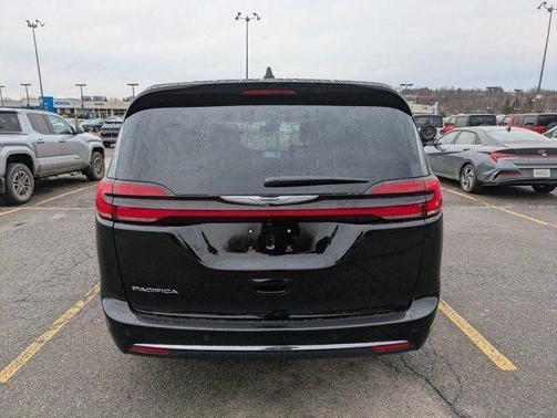 Diamond Black 2026 Chrysler Pacifica Select