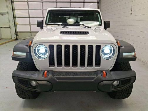 Bright White Clearcoat 2022 Jeep Gladiator Mojave