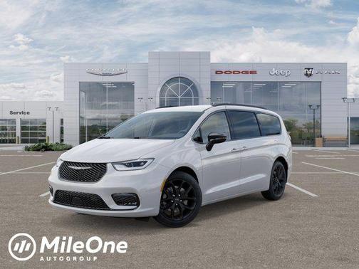 Bright White Clearcoat 2026 Chrysler Pacifica Select