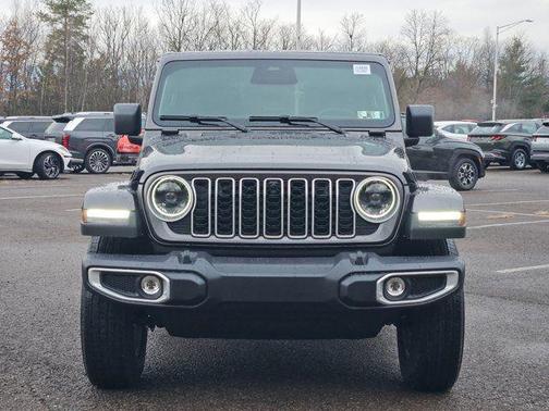 Granite Crystal Clearcoat Metallic 2026 Jeep Wrangler Sahara