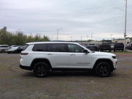 Bright White Clearcoat 2026 Jeep Grand Cherokee L Laredo
