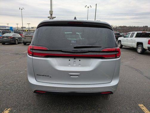 Silver Mist Clearcoat 2026 Chrysler Pacifica Select