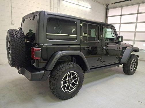 Black Clearcoat 2026 Jeep Wrangler Rubicon