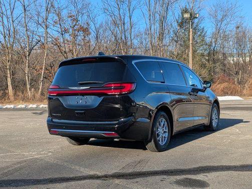 Diamond Black 2026 Chrysler Pacifica Select