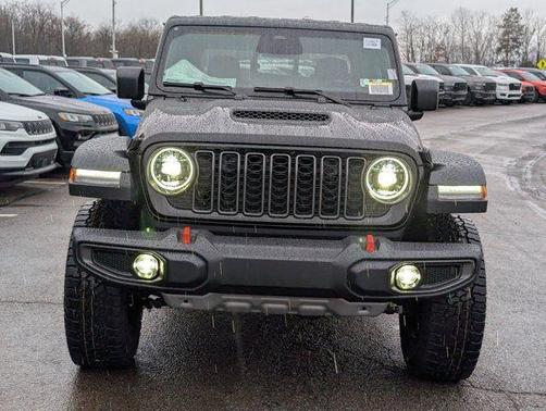 Black Clearcoat 2026 Jeep Gladiator Mojave
