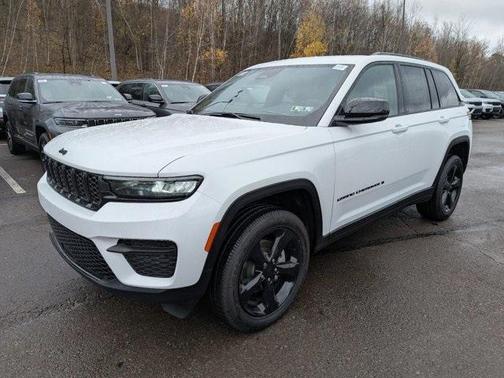 2025 Jeep Grand Cherokee Laredo