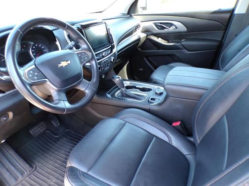 Summit White 2019 Chevrolet Traverse RS