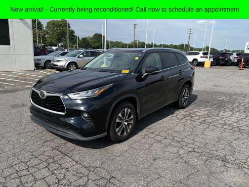 Midnight Black Metallic 2020 Toyota Highlander XLE