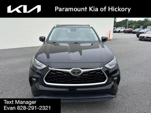 Midnight Black Metallic 2020 Toyota Highlander XLE