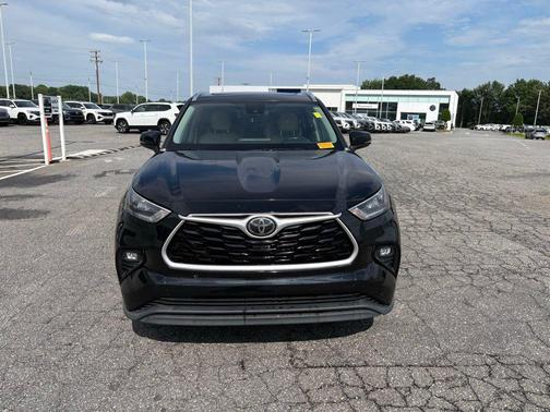 Midnight Black Metallic 2020 Toyota Highlander XLE