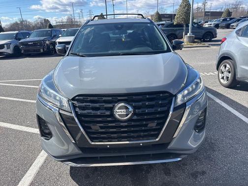 2021 Nissan Kicks SR