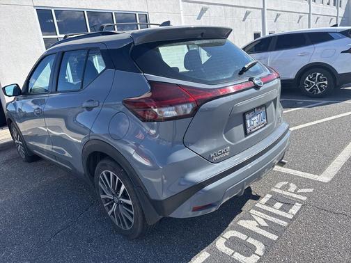 2021 Nissan Kicks SR