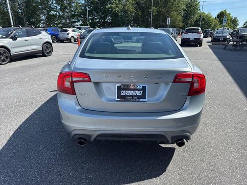 Electric Silver Metallic 2018 Volvo S60 T5 Dynamic