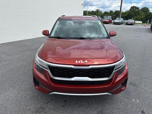 Mars Orange 2022 Kia Seltos S