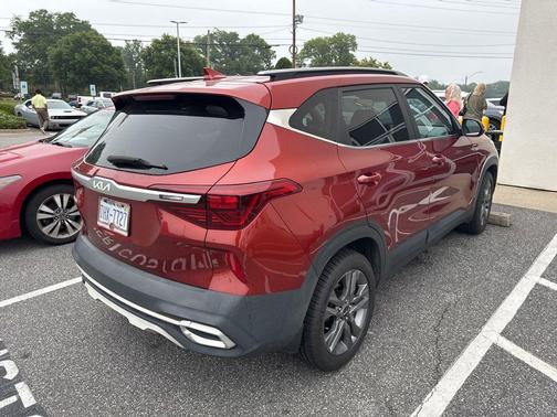 Mars Orange 2022 Kia Seltos S
