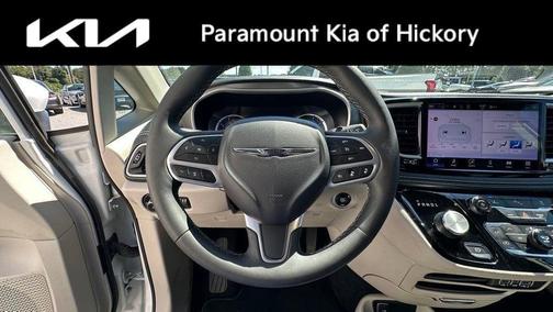 2023 Chrysler Pacifica Hybrid Touring L