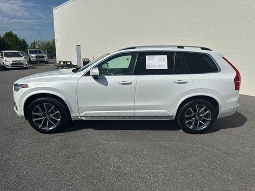 2019 Volvo XC90 T6 Momentum