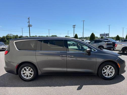 Granite Crystal Metallic Clearcoat 2018 Chrysler Pacifica LX