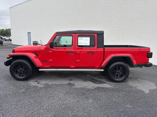 Firecracker Red Clearcoat 2022 Jeep Gladiator Willys 4x4