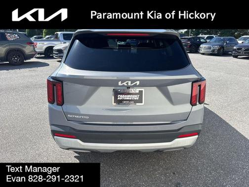 Everlasting Silver 2024 Kia Sorento LX