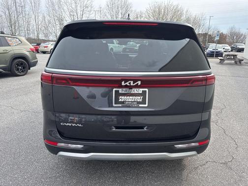 2023 Kia Carnival EX