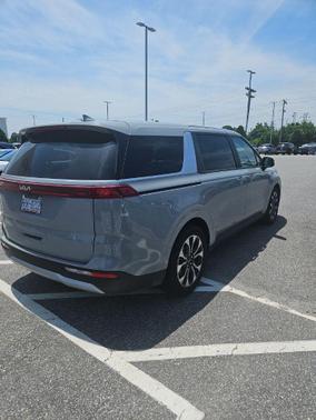 Ceramic Silver 2024 Kia Carnival EX