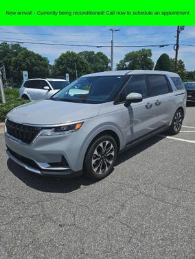 Ceramic Silver 2024 Kia Carnival EX
