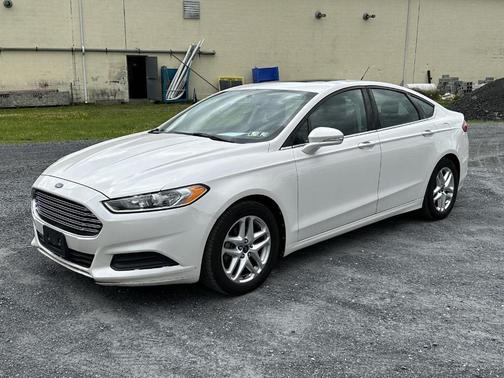 White Platinum Tri-Coat Metallic 2013 Ford Fusion SE