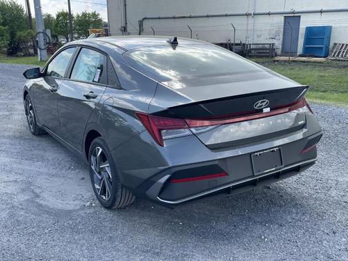 2025 Hyundai ELANTRA HEV SEL