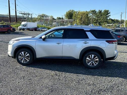 2022 Nissan Pathfinder SL