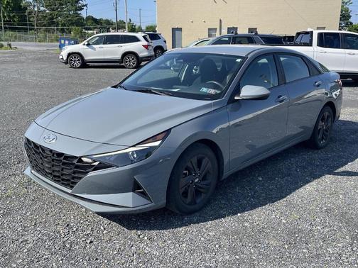2022 Hyundai ELANTRA SEL