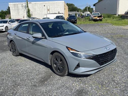 2022 Hyundai ELANTRA SEL