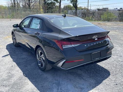 2025 Hyundai ELANTRA HEV SEL