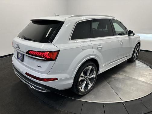2021 Audi Q7 55 Premium Plus