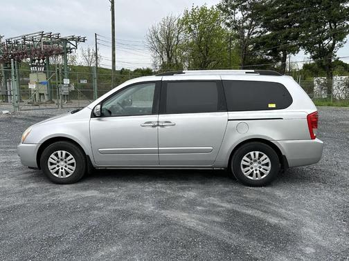 Bright Silver 2014 Kia Sedona LX