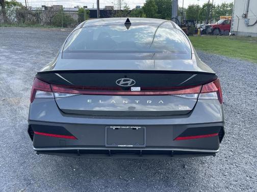 2025 Hyundai ELANTRA HEV SEL