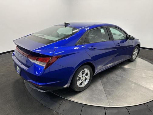 2023 Hyundai ELANTRA SE