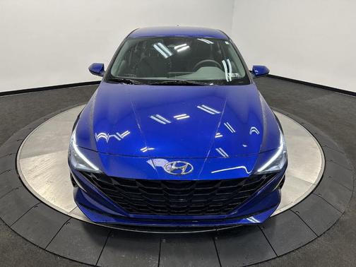 2023 Hyundai ELANTRA SE