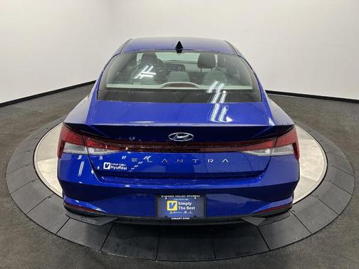 2023 Hyundai ELANTRA SE