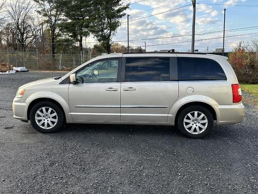 2013 Chrysler Town & Country Touring