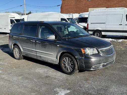 2014 Chrysler Town & Country Touring-L